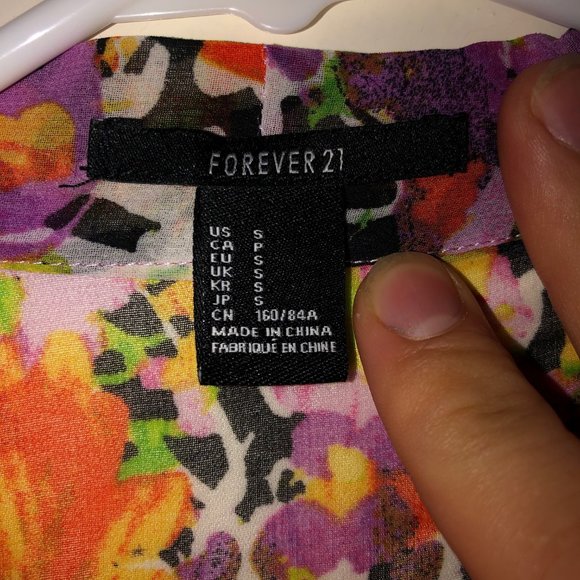 F21 Sheer Floral Button up Sleeveless Blouse - Picture 5 of 5